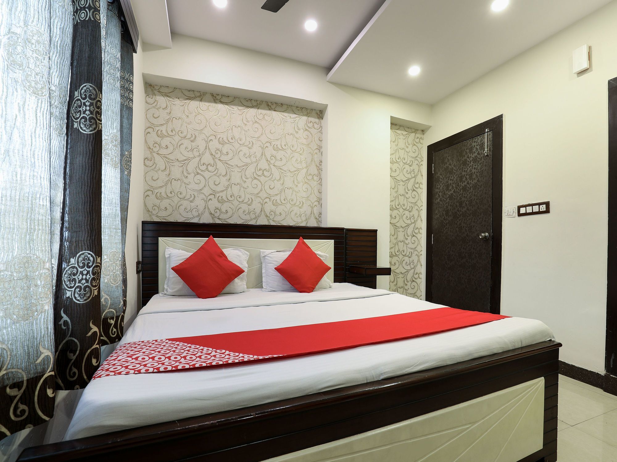 Oyo 16539 Grand Sandarshini Inn Hyderabad Exterior photo