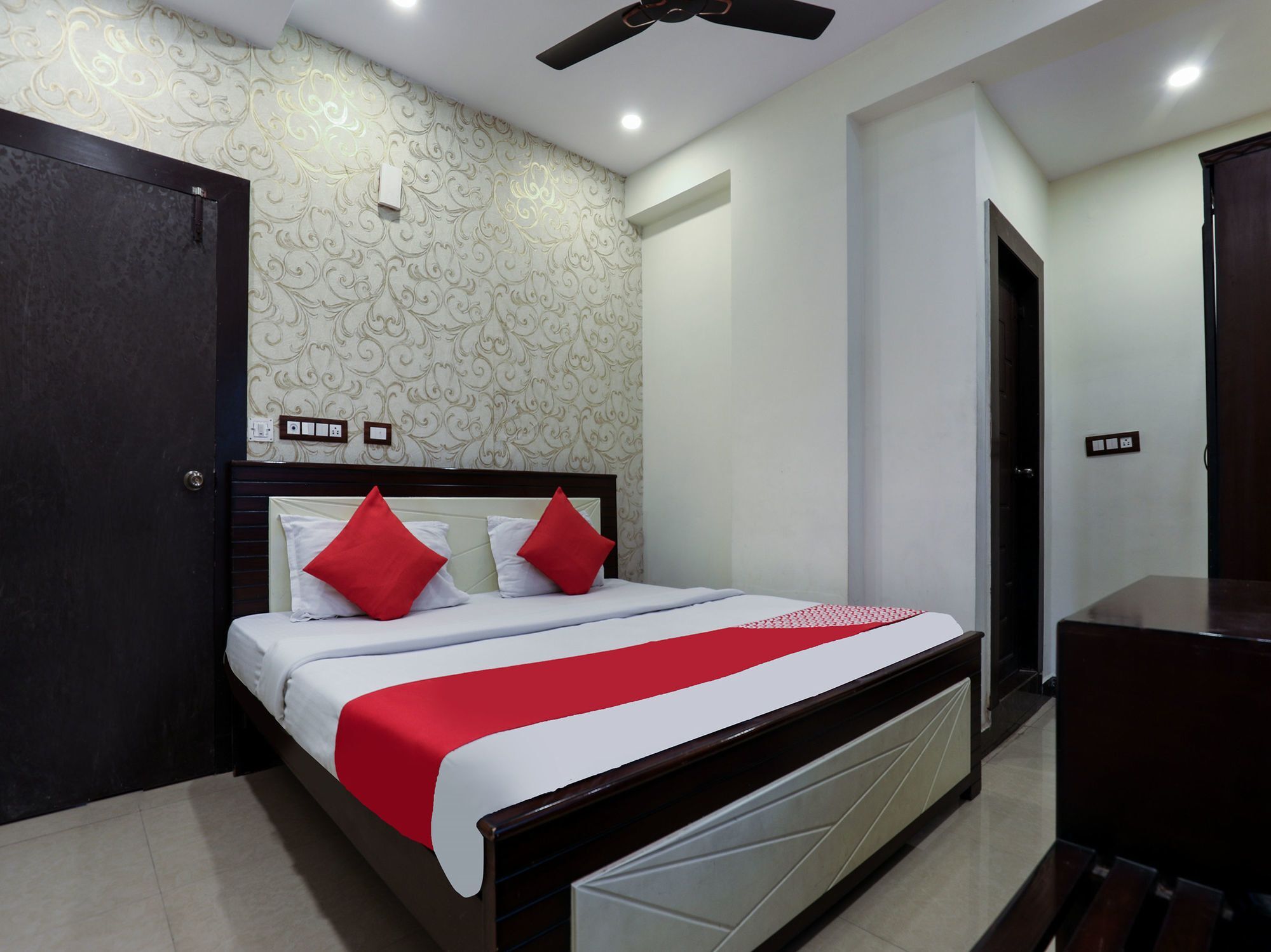 Oyo 16539 Grand Sandarshini Inn Hyderabad Exterior photo